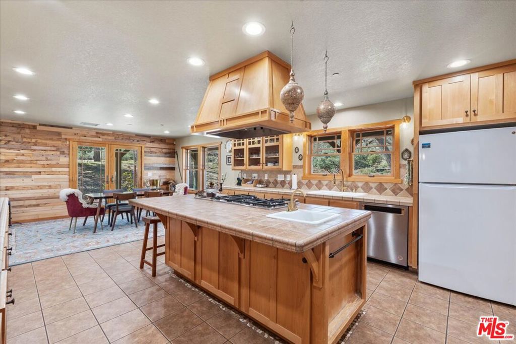 28200 Pine Canyon Road Property Photo 8