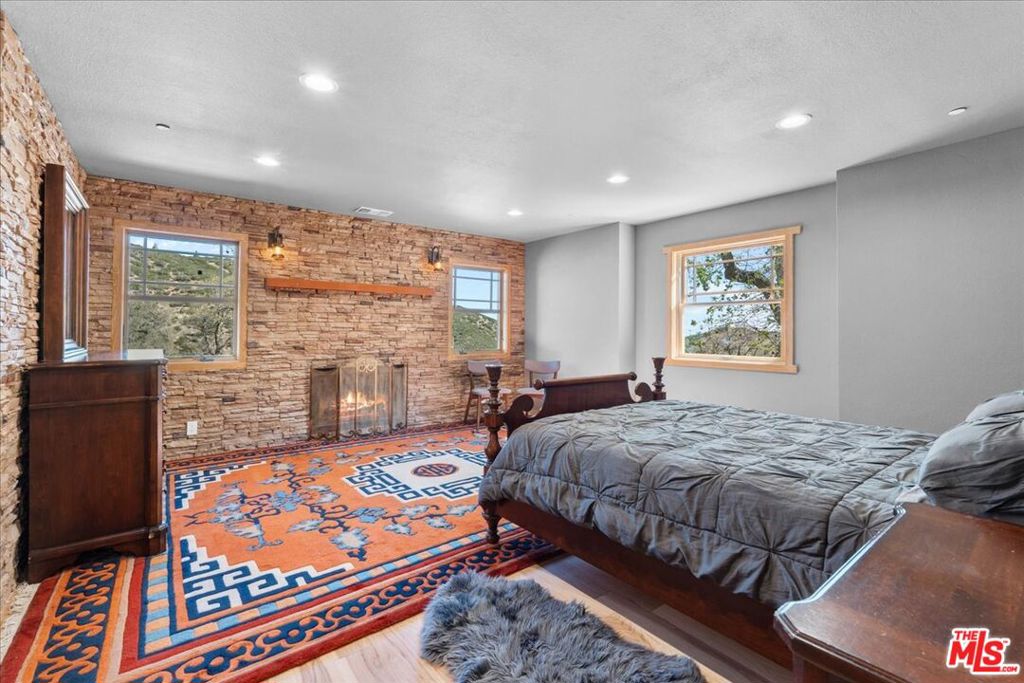 28200 Pine Canyon Road Property Photo 23