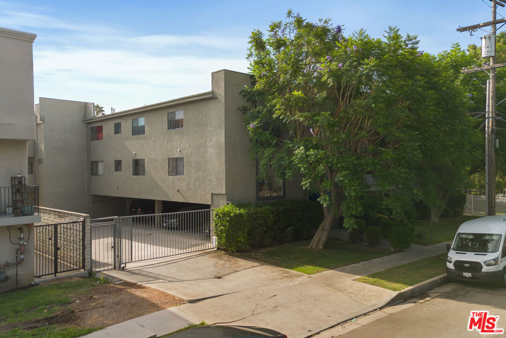 6590 Hazeltine Avenue Property Photo 4
