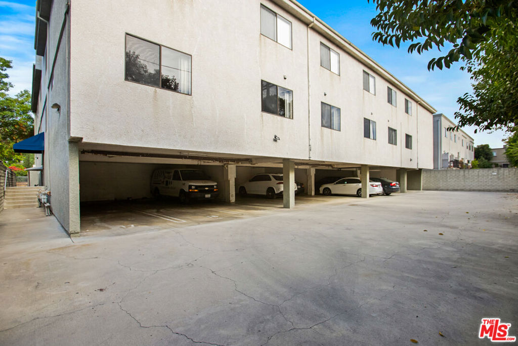 6590 Hazeltine Avenue Property Photo 18
