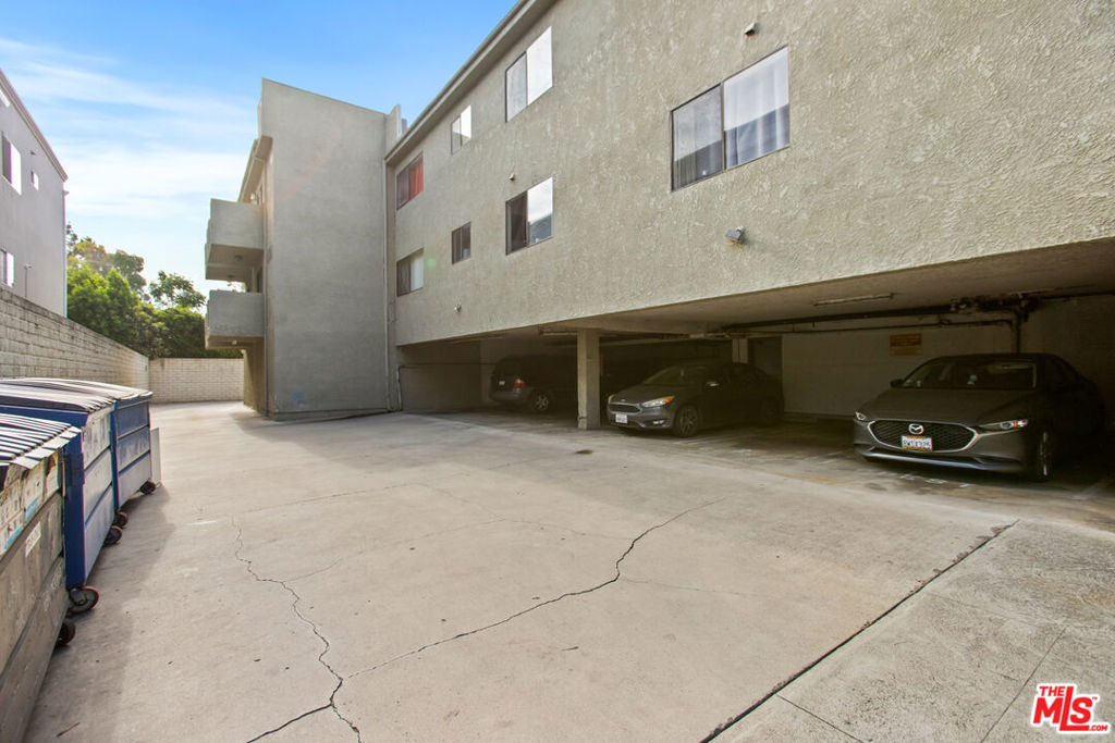 6590 Hazeltine Avenue Property Photo 20