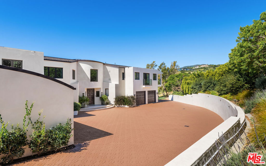 27445 Winding Way Property Photo 4