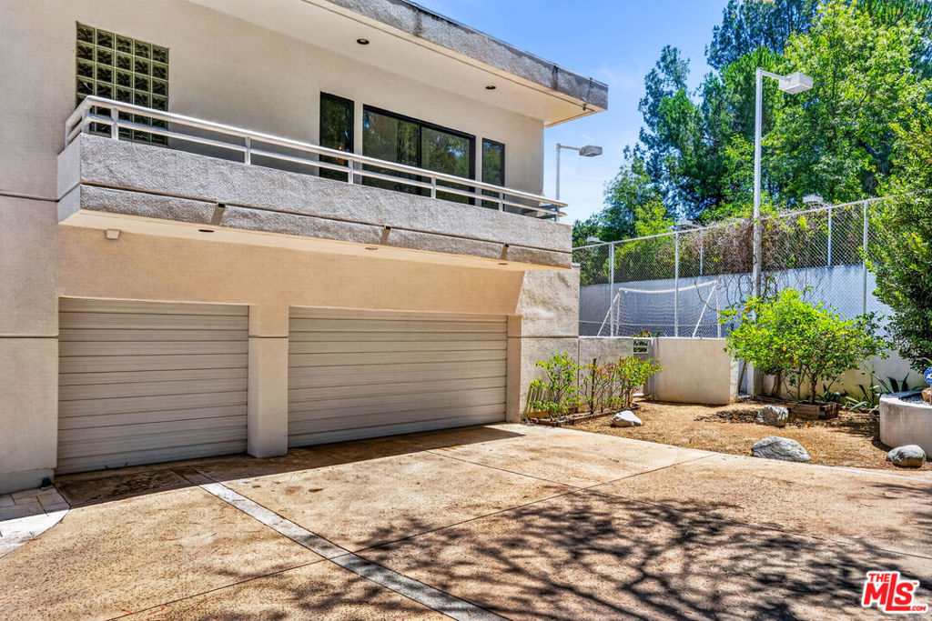 15656 Crownridge Place Property Photo 4