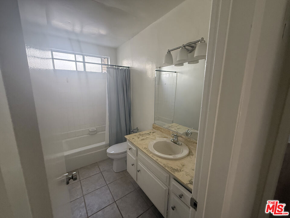 1678 Federal Avenue 4 Property Photo 7