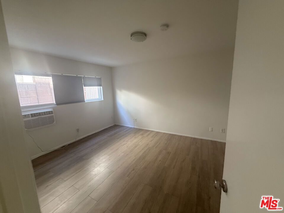 1678 Federal Avenue 4 Property Photo 9
