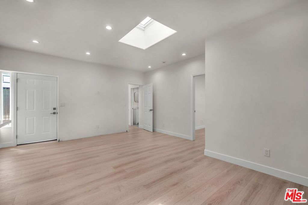 303 Culver Boulevard Property Photo 8