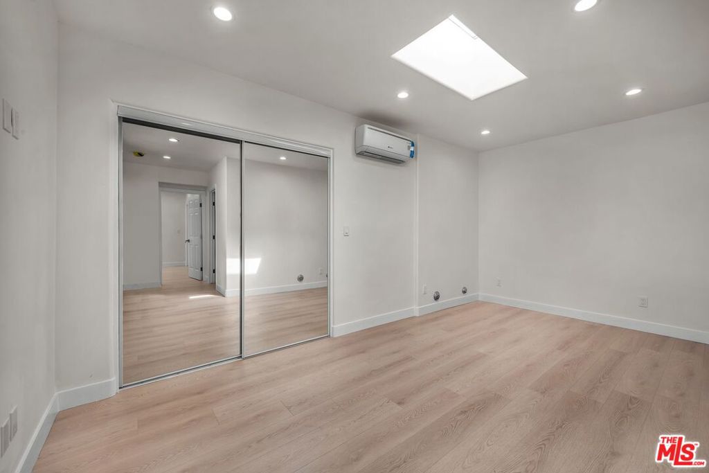 303 Culver Boulevard Property Photo 11
