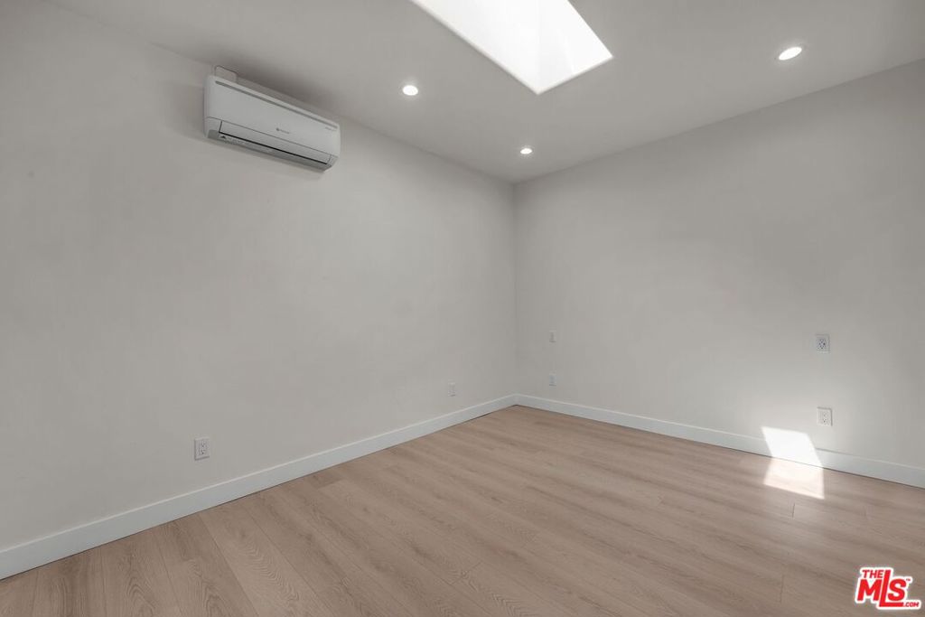 303 Culver Boulevard Property Photo 12