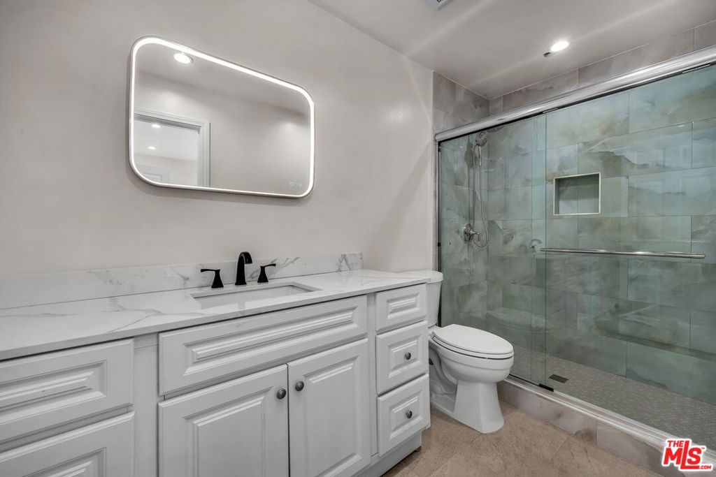 303 Culver Boulevard Property Photo 13
