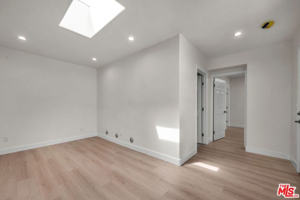 303 Culver Boulevard Property Photo 14