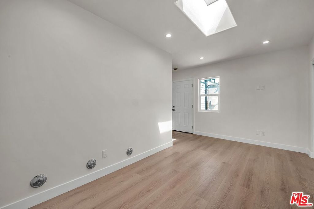 303 Culver Boulevard Property Photo 15