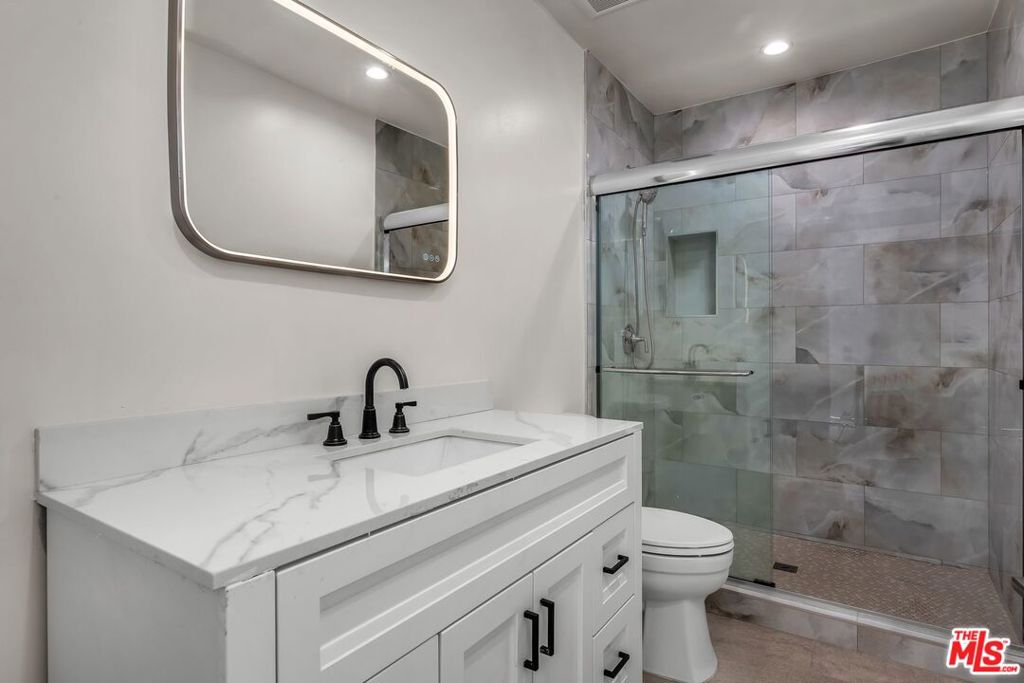 303 Culver Boulevard Property Photo 16