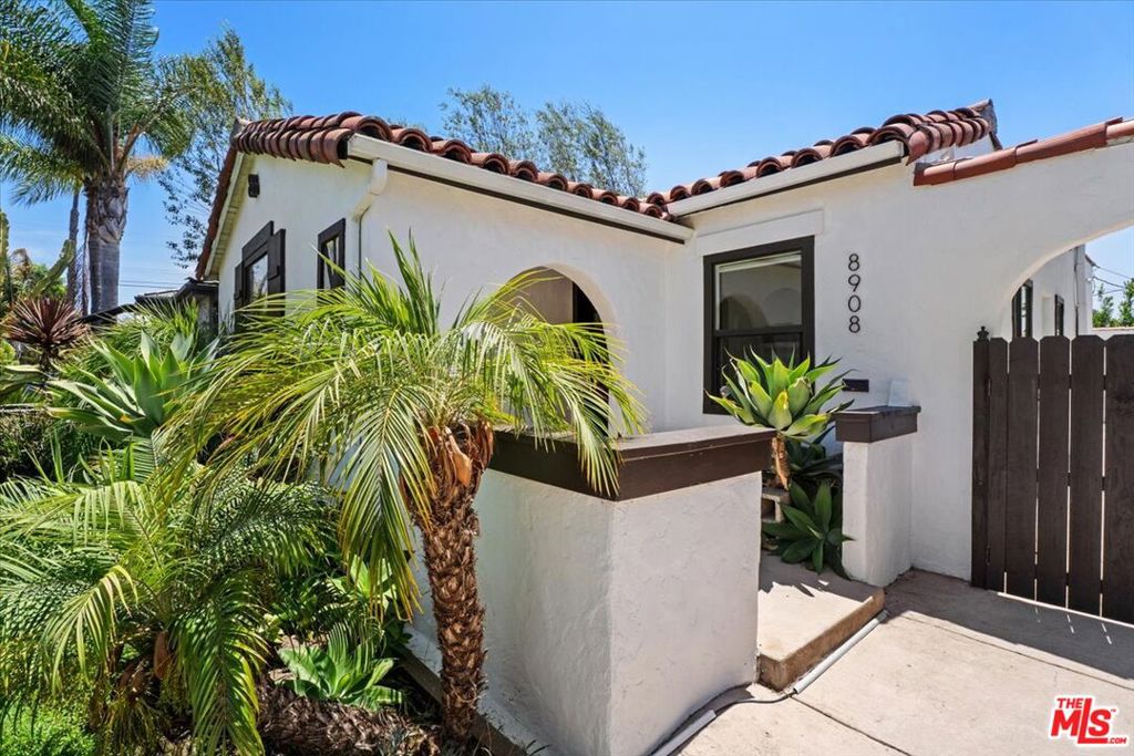 8908 Gibson Street Property Photo 3