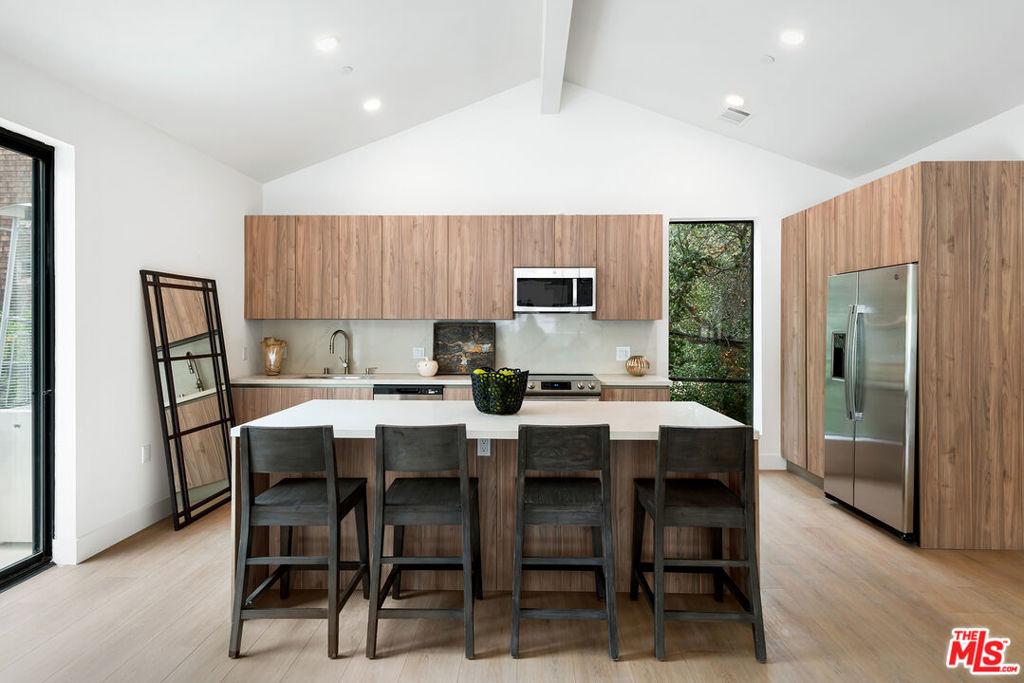 3659 1/2 Regal Place Property Photo 15