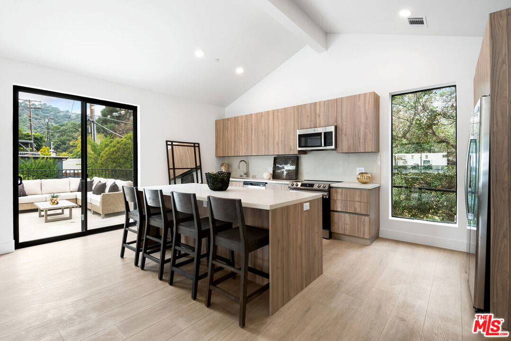3659 1/2 Regal Place Property Photo 16