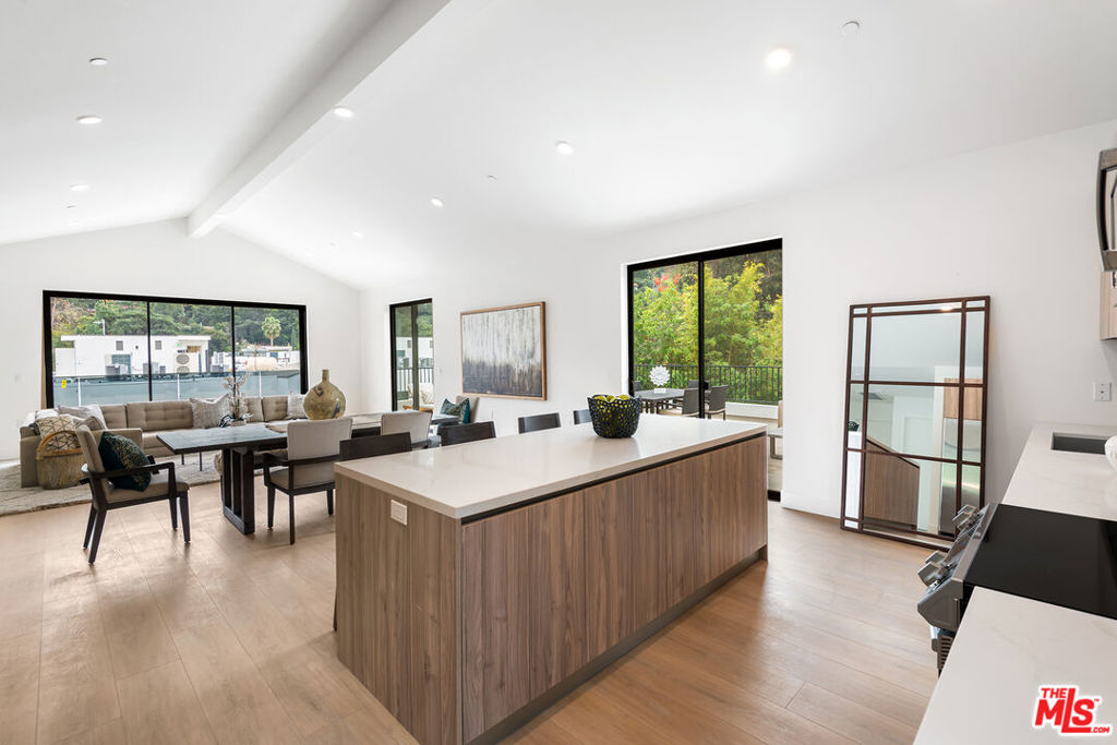 3659 1/2 Regal Place Property Photo 17