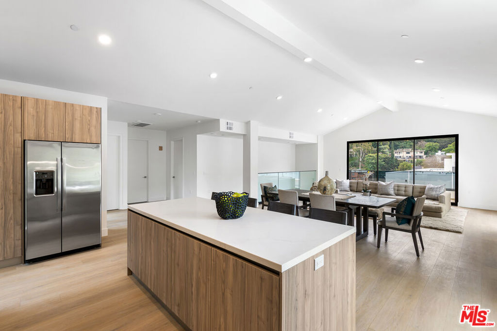 3659 1/2 Regal Place Property Photo 18