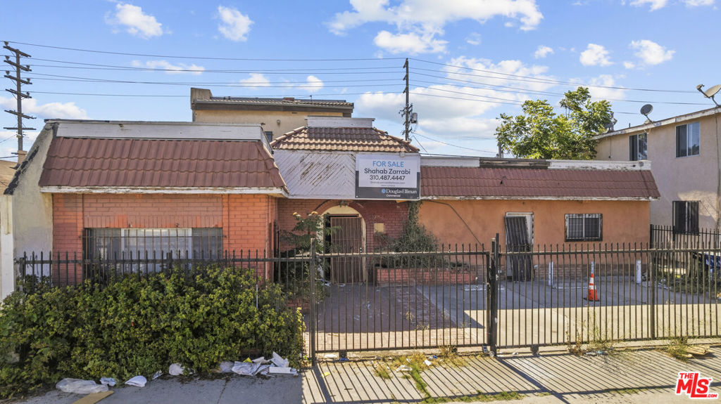 9511 S San Pedro Street Property Photo 1