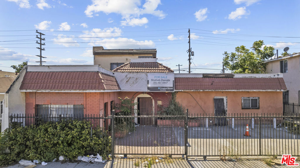 9511 S San Pedro Street Property Photo 3