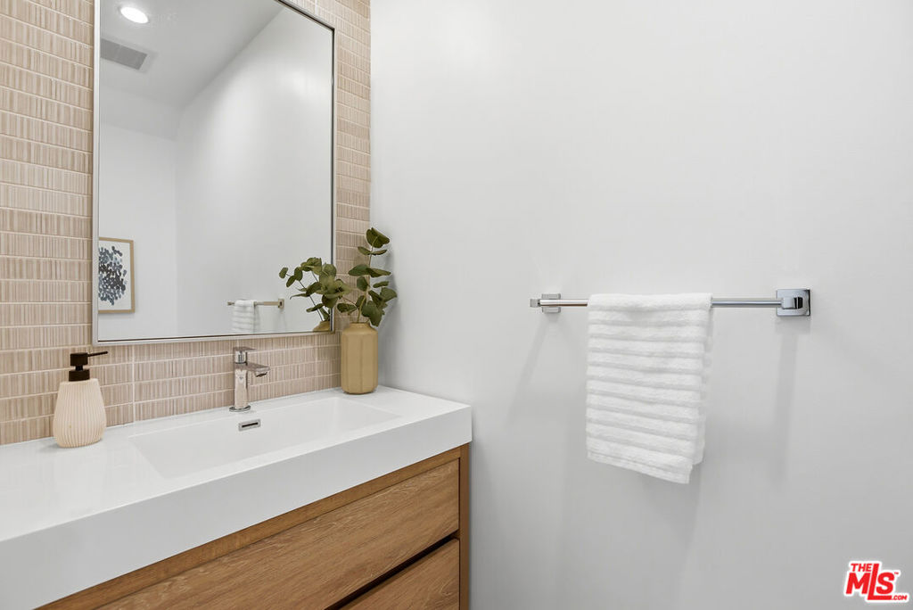 4095 Sawtelle Boulevard B Property Photo 17