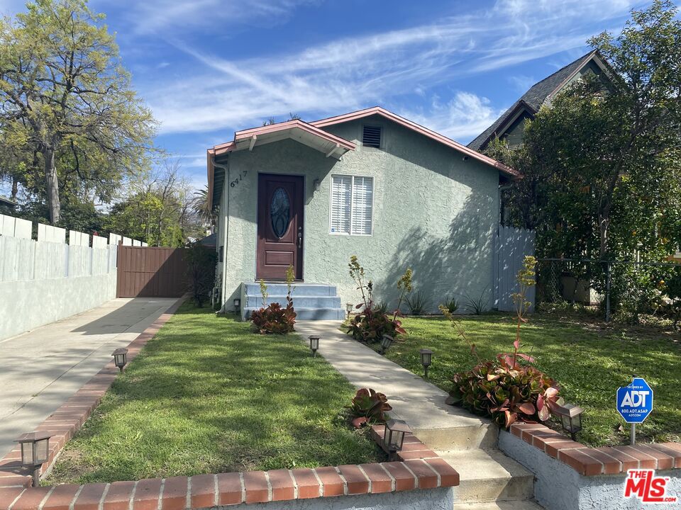 6417 Crescent Street Property Photo 1