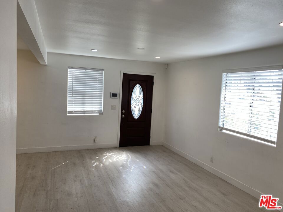 6417 Crescent Street Property Photo 7
