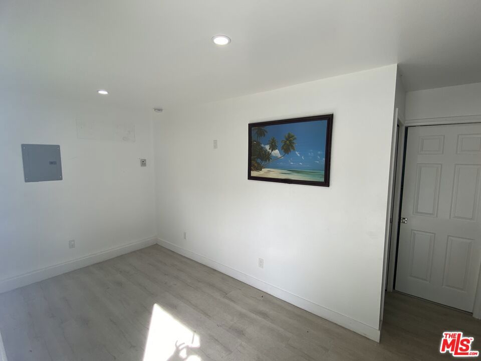 6417 Crescent Street Property Photo 14