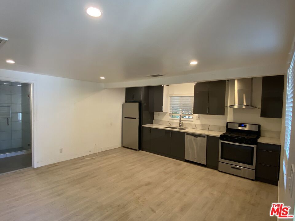 6417 Crescent Street Property Photo 23