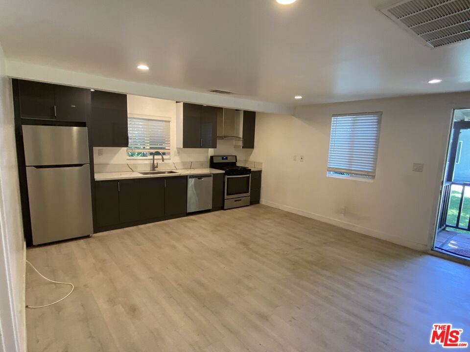 6417 Crescent Street Property Photo 24