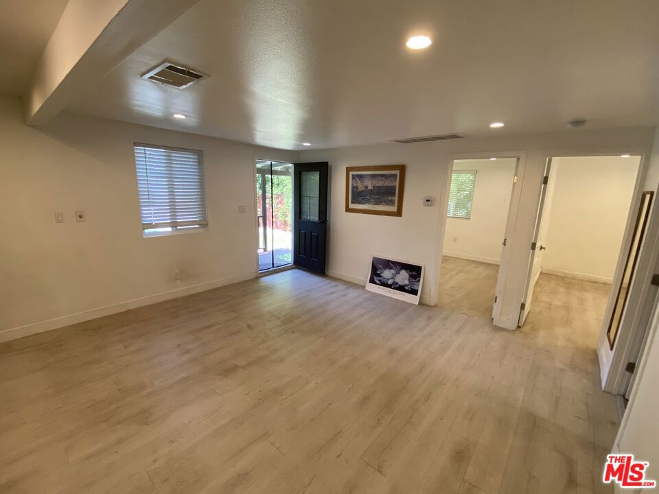 6417 Crescent Street Property Photo 25