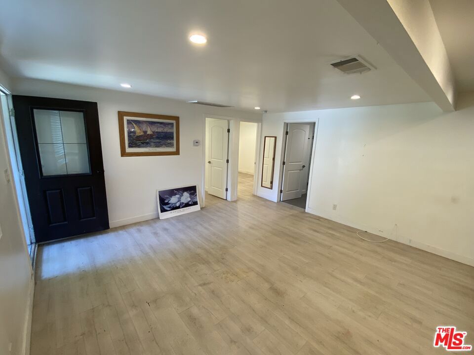 6417 Crescent Street Property Photo 26
