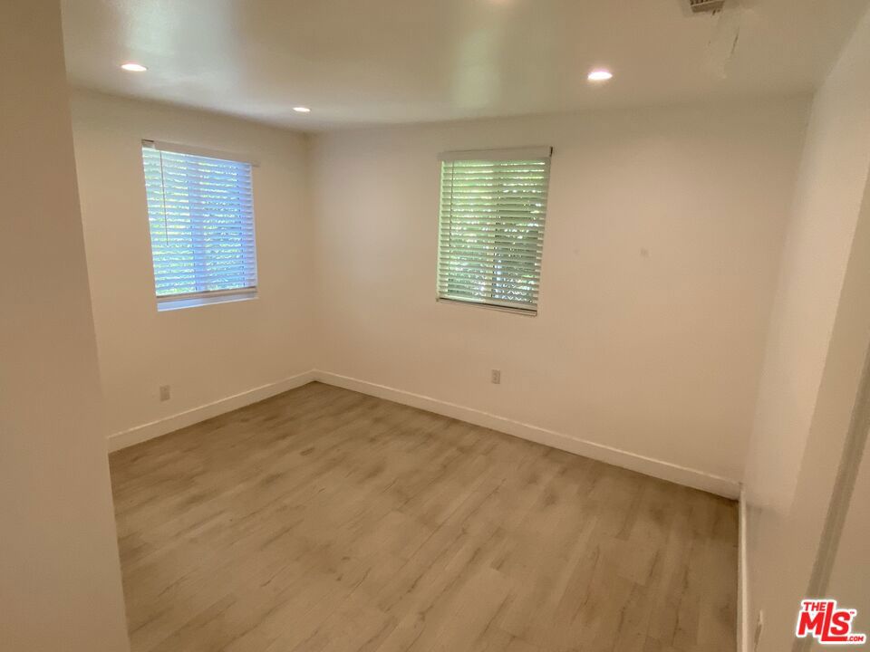 6417 Crescent Street Property Photo 27