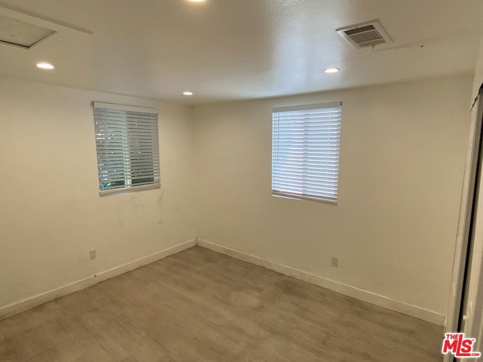 6417 Crescent Street Property Photo 29