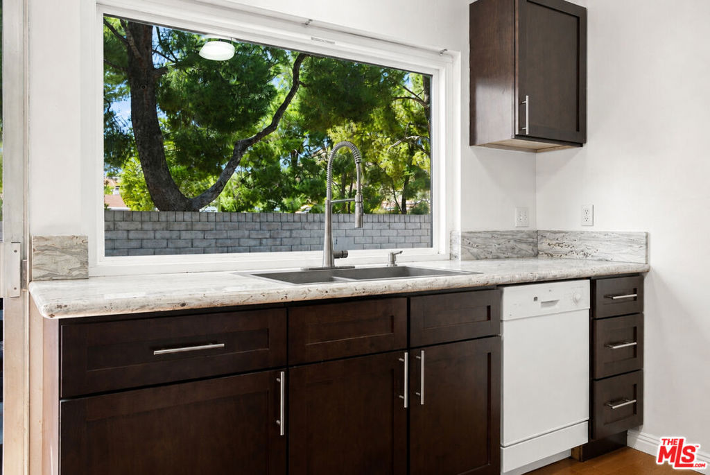29221 Florabunda Road Property Photo 7