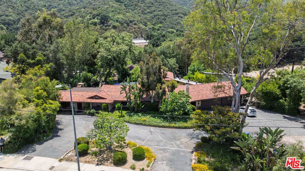 6320 Honolulu Avenue Property Photo 1
