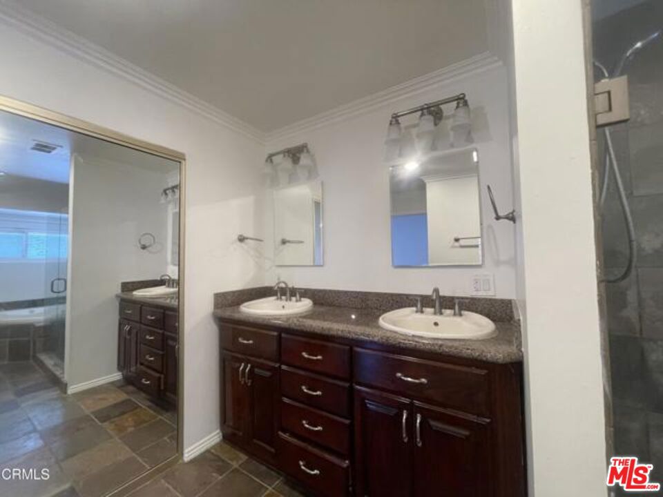 1024 Laguna Terrace Property Photo 25