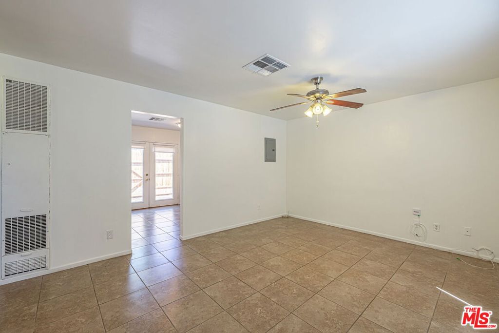43033 39th Street Property Photo 11