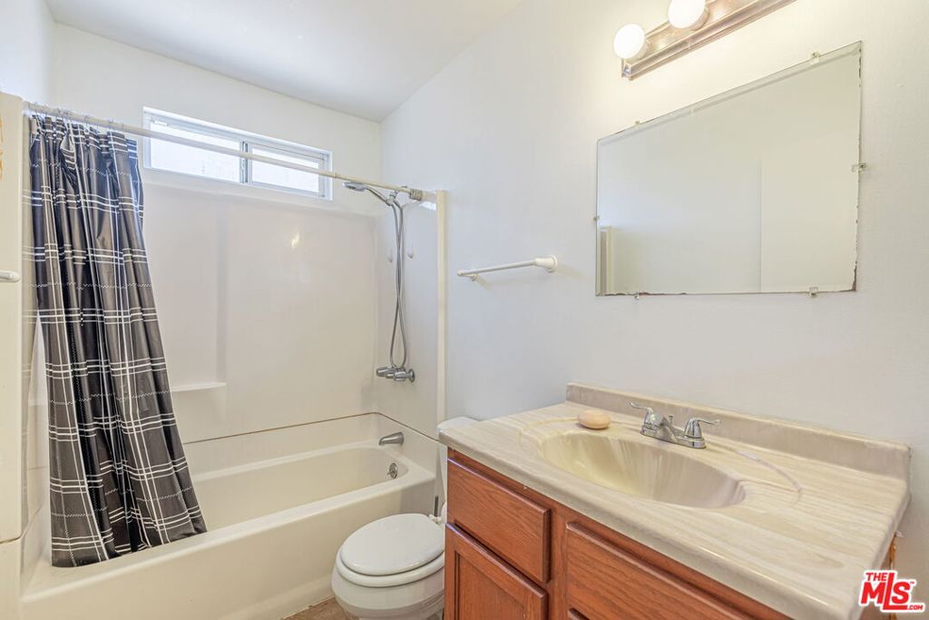43033 39th Street Property Photo 17