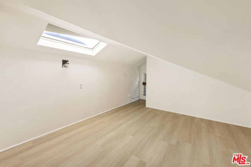 1561 Carmona Avenue Property Photo 21