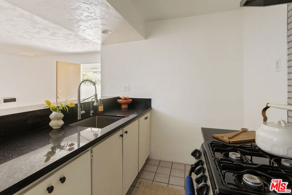 1561 Carmona Avenue Property Photo 30