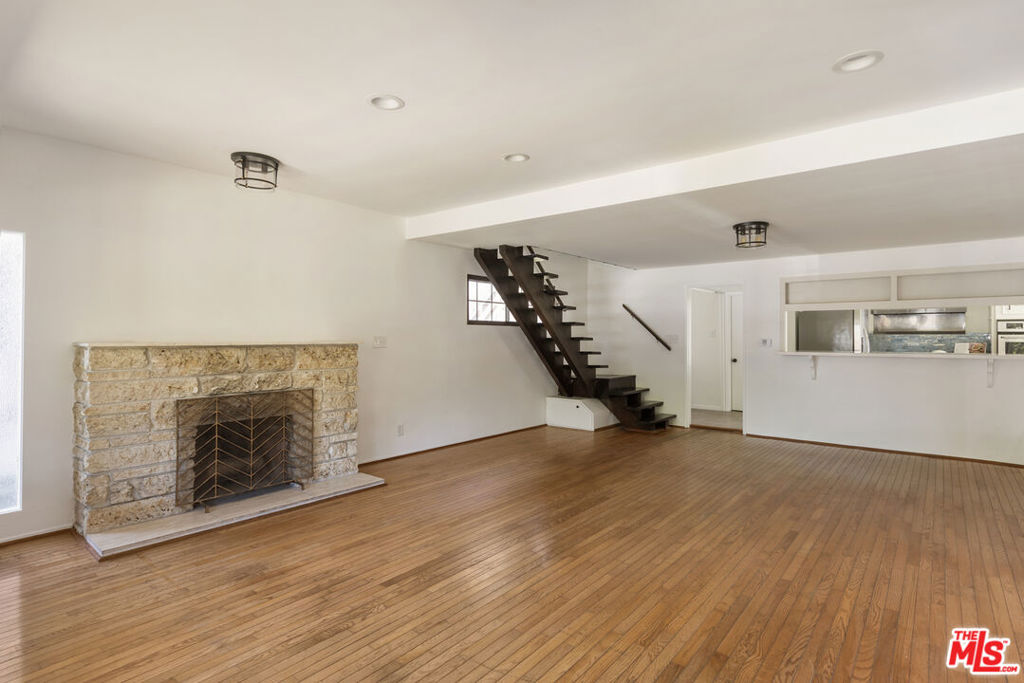 1561 Carmona Avenue Property Photo 7