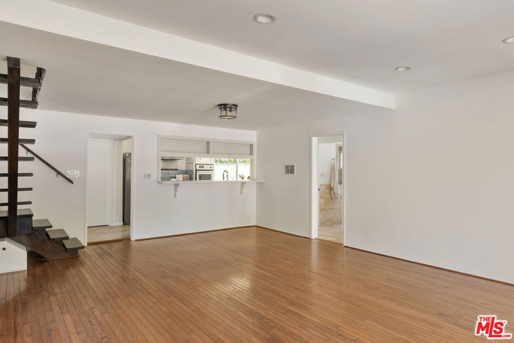 1561 Carmona Avenue Property Photo 10