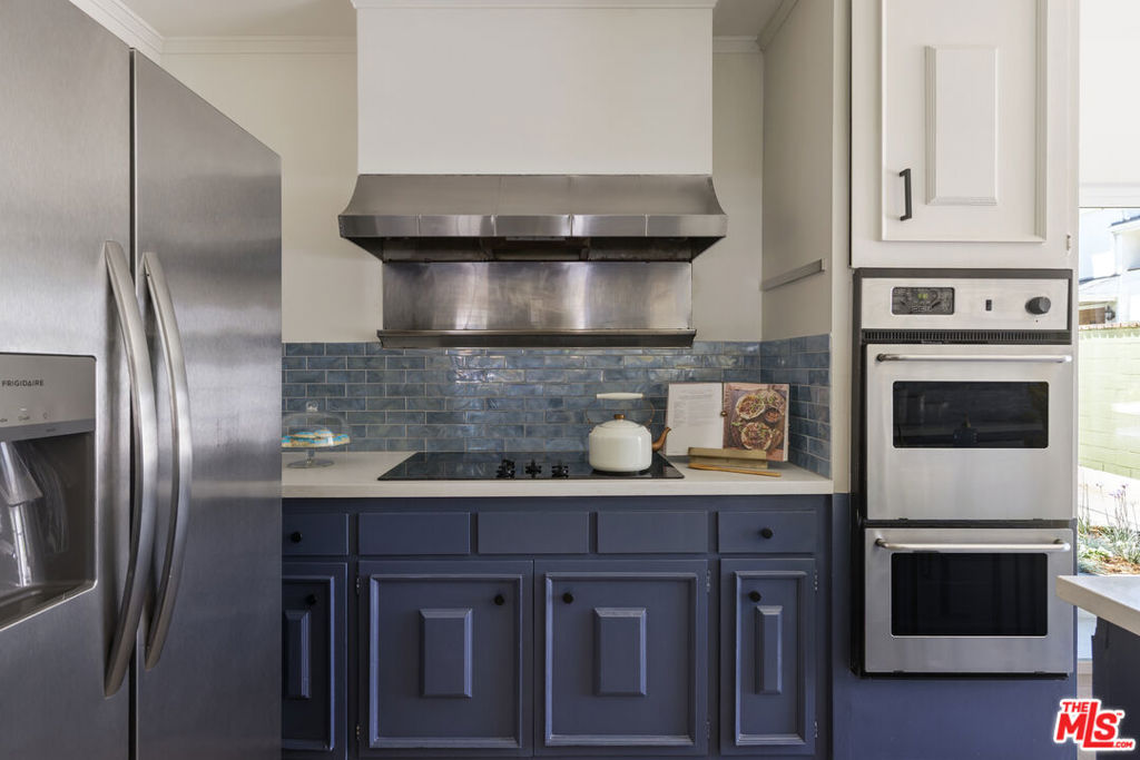 1561 Carmona Avenue Property Photo 14
