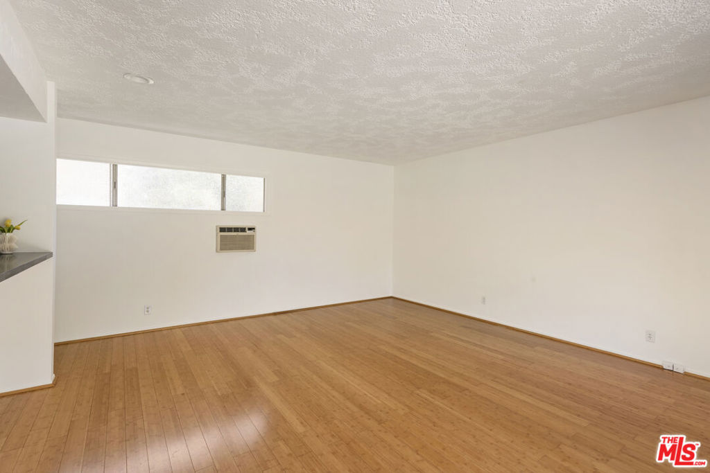 1561 Carmona Avenue Property Photo 26
