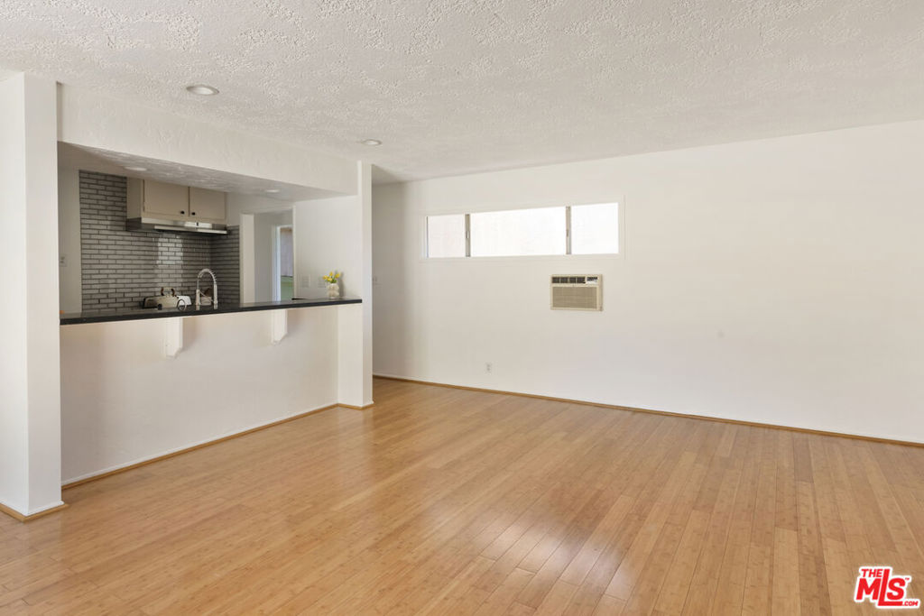 1561 Carmona Avenue Property Photo 27