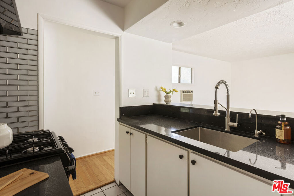 1561 Carmona Avenue Property Photo 31
