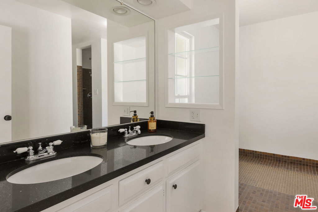 1561 Carmona Avenue Property Photo 32