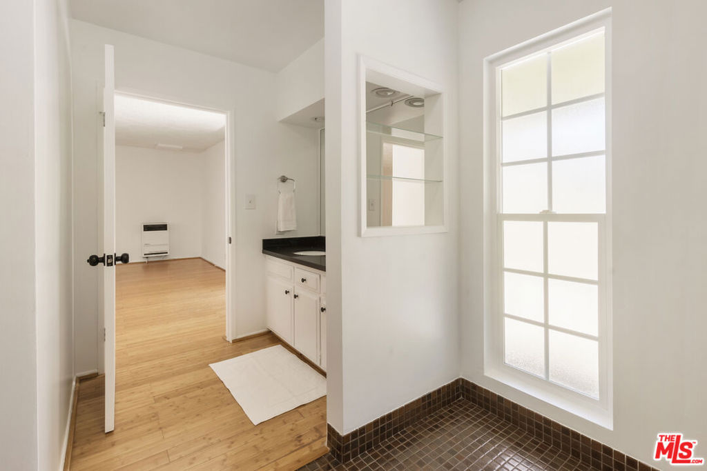 1561 Carmona Avenue Property Photo 33