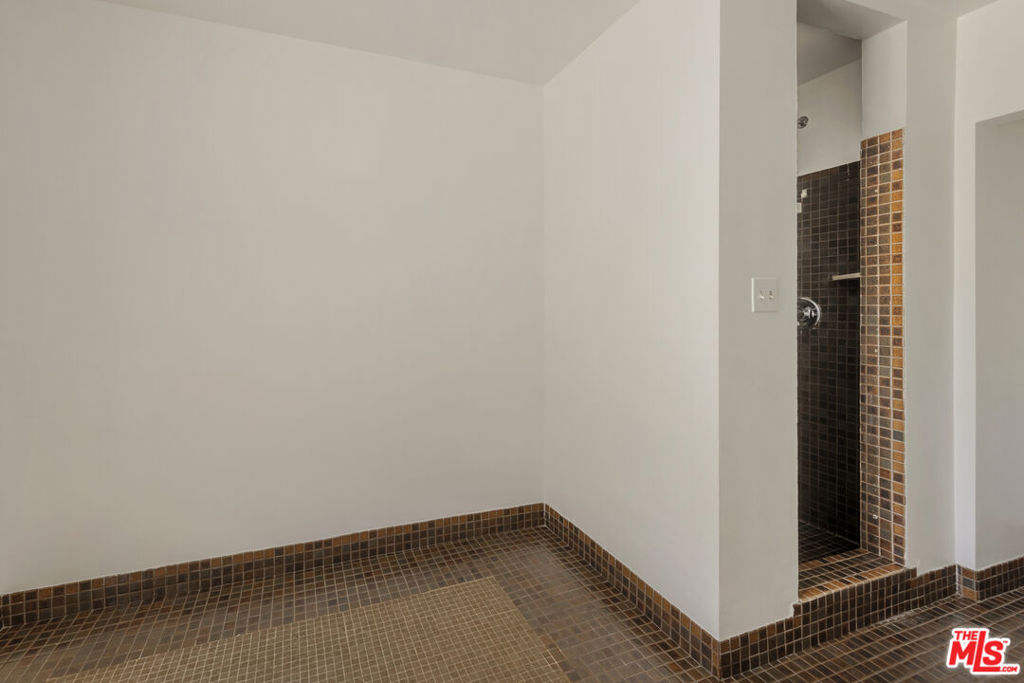 1561 Carmona Avenue Property Photo 34