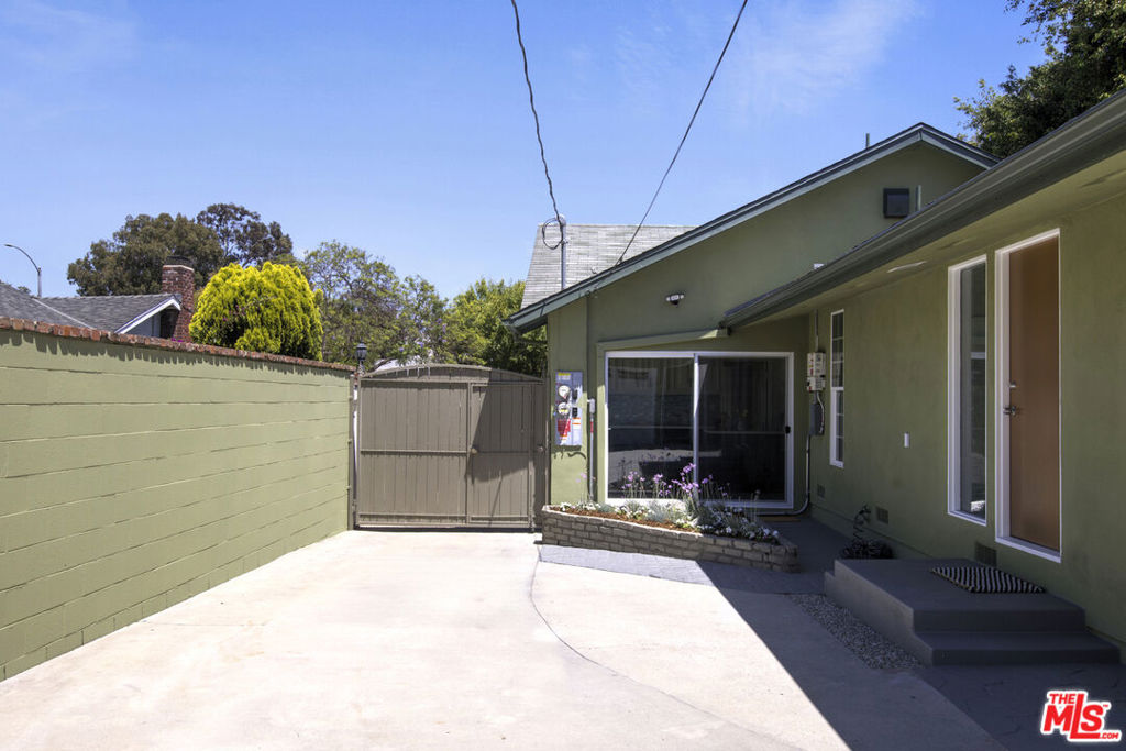 1561 Carmona Avenue Property Photo 46